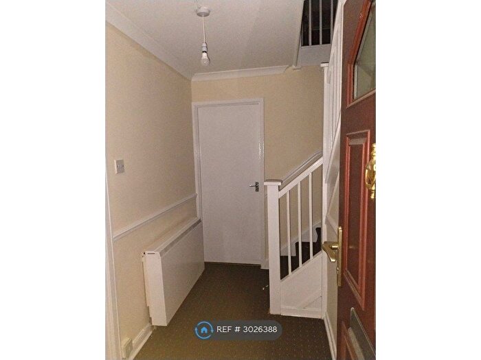 2 Bedroom Flat To Rent In Rose Lane, Romford, RM6
