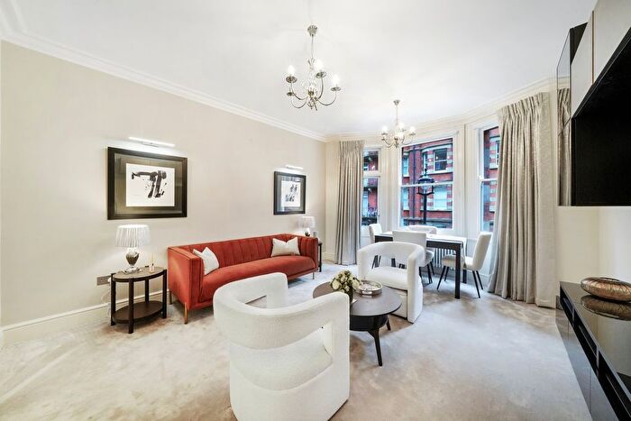 3 Bedroom Flat To Rent In Clarence Gate Gardens Glentworth Street, Marylebone, London, NW1