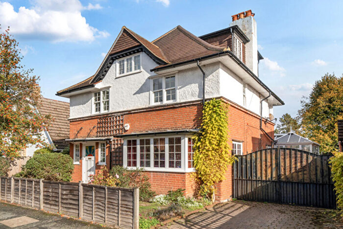 4 Bedroom Detached House To Rent In Esher Avenue, Walton-On-Thames, KT12