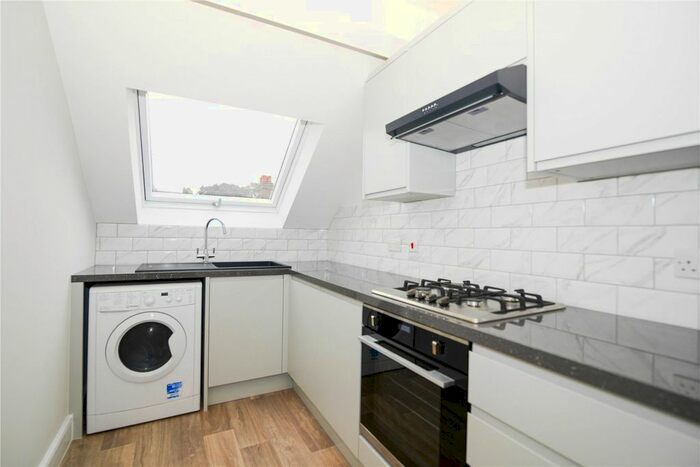 2 Bedroom Flat To Rent In Killyon Road, London, SW8