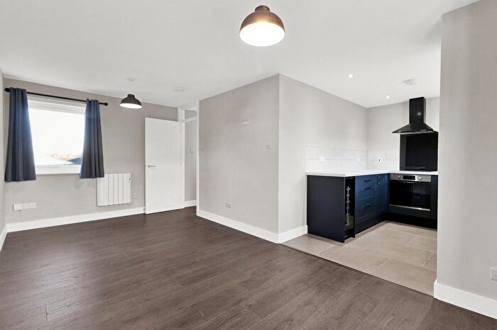 1 Bedroom Flat To Rent In Cricklade Street, Cirencester, Gloucestershire, GL7