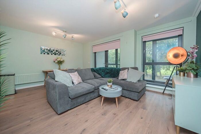 1 Bedroom Flat For Sale In All Saints Road, Acton, W3
