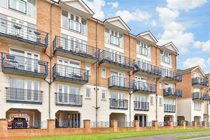 1 Bedroom Flat For Sale In Fennel Close, Rochester, Kent, ME1