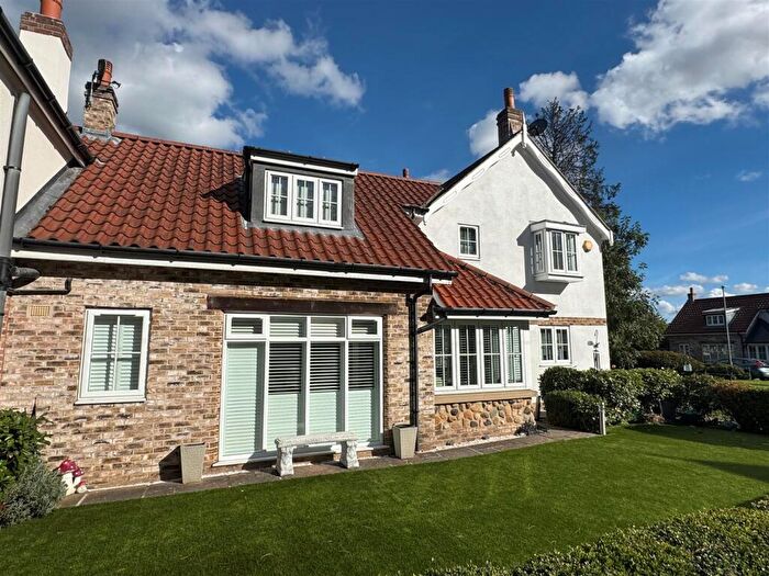 3 Bedroom Terraced House For Sale In St. Marys Walk, Swanland, HU14