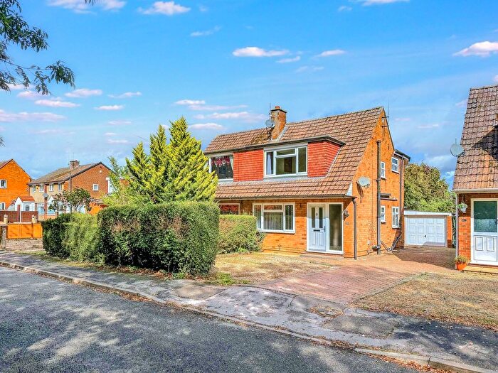 3 Bedroom Semi-Detached House For Sale In The Greenway, Daventry, NN11