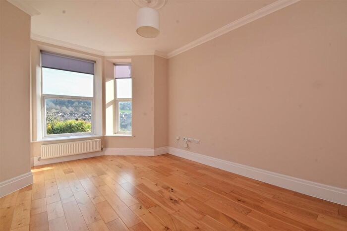 2 Bedroom Flat For Sale In Ashburnham Road, Hastings, TN35