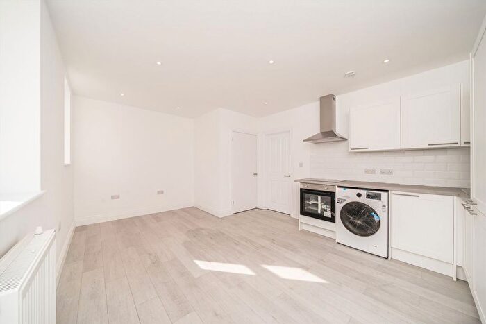 1 Bedroom Flat To Rent In Avoca Road, London, SW17