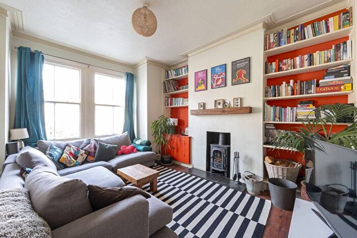 2 Bedroom Maisonette To Rent In Boundary Road, Colliers Wood, London, SW19