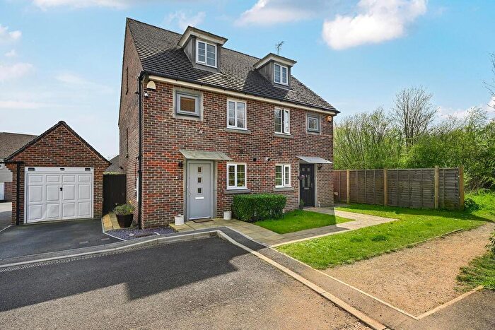 3 Bedroom House To Rent In Englefield Way, Basingstoke, RG24