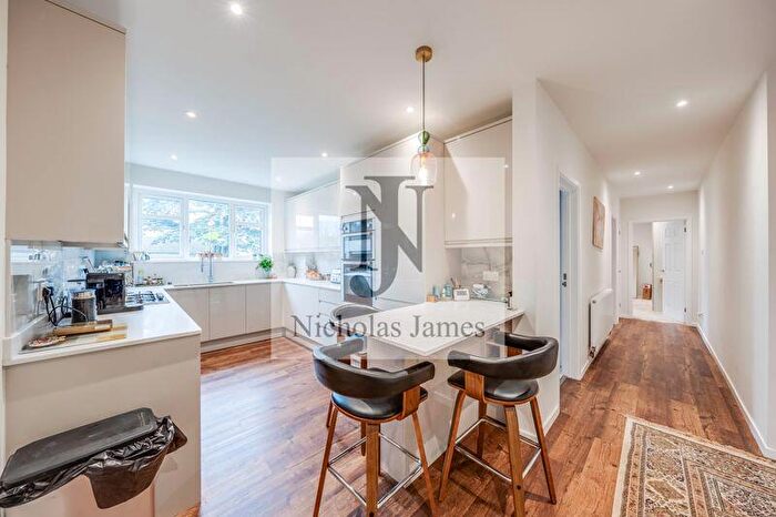2 Bedroom Flat To Rent In Cambrai Court Aldermans Hill, Palmers Green, N13