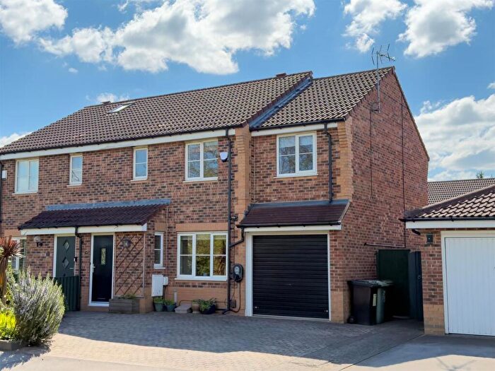 4 Bedroom Semi-Detached House For Sale In Sandstone Drive, Farnley, Leeds, West Yorkshire., LS12