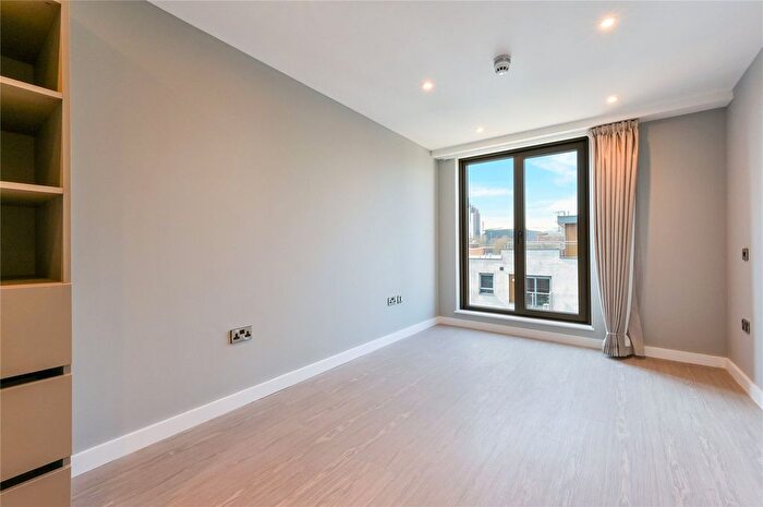 2 Bedroom Flat To Rent In Spinners Yard, Skinner Ln, LS7