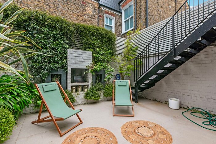 3 Bedroom Flat To Rent In New Kings Road, Parsons Green, SW6
