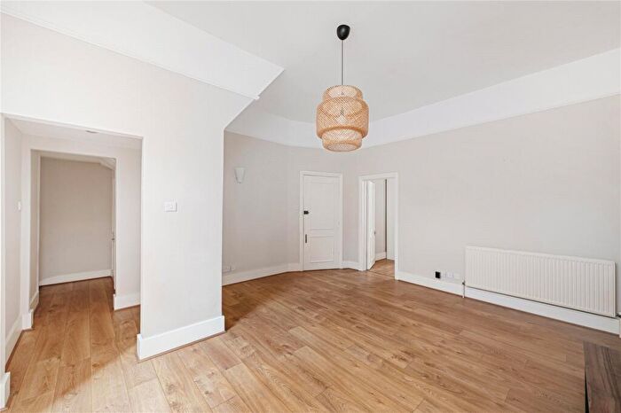 2 Bedroom Apartment To Rent In Malwood Road, Clapham South, SW12