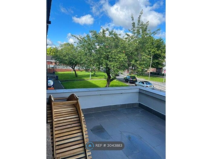 3 Bedroom Semi-detached House To Rent In Copthorne Square, Huddersfield, HD2