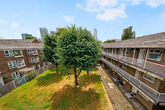 3 Bedroom Flat To Rent In Hind Grove, Poplar, E14