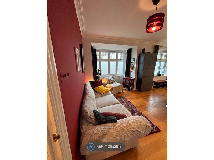 3 Bedroom Flat To Rent In Wormholt Road, London, W12