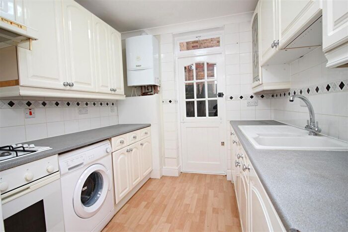 2 Bedroom Flat To Rent In Fleeming Road, Walthamstow, E17