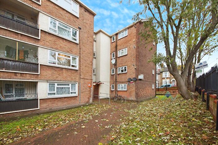 1 Bedroom Flat To Rent In Rabbits Road, E12