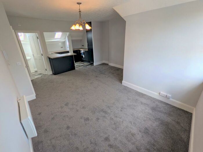 1 Bedroom Flat To Rent In Royal Buildings, Stanwell Road, Penarth, CF64