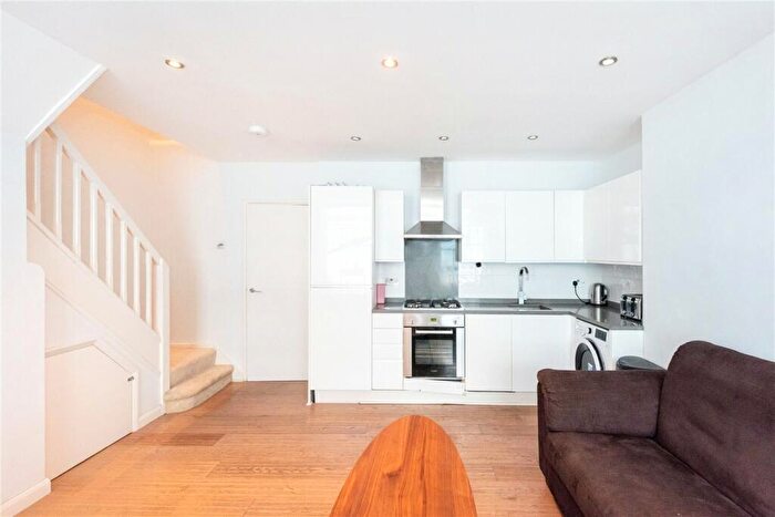 2 Bedroom Apartment To Rent In Bourne Estate, Portpool Lane, London, EC1N