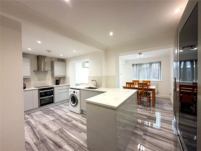 4 Bedroom End Of Terrace House For Sale In Russells Avenue, Rainham, Gillingham, Kent, ME8