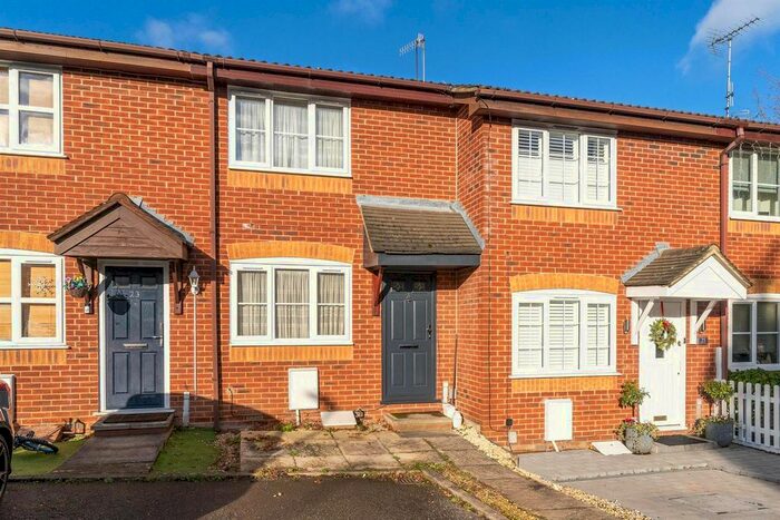 2 Bedroom Terraced House For Sale In Farm Close, Borehamwood, WD6