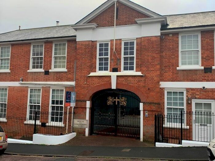 2 Bedroom Flat To Rent In Denmark Road, Cowes, PO31