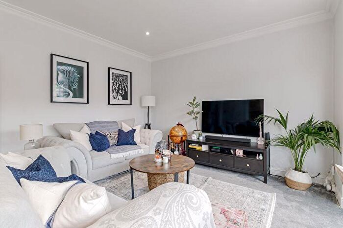 2 Bedroom Flat For Sale In Grove Road, Cheam, Sutton, SM1
