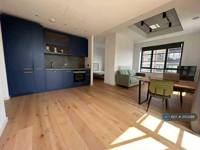 Studio To Rent In Rendall House, London, E14
