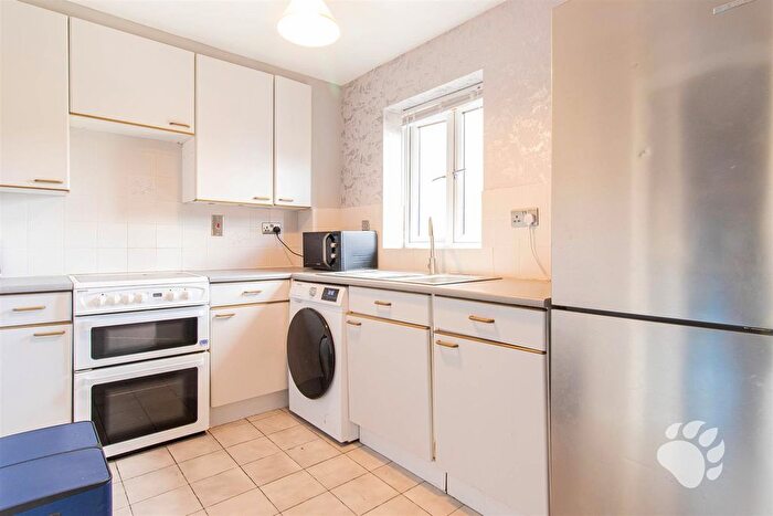 2 Bedroom Flat For Sale In Copperfields, Laindon, SS15