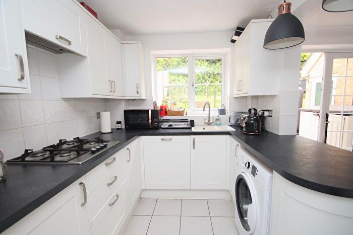 3 Bedroom End Of Terrace House For Sale In Foxwood Grove, Pratts Bottom, BR6