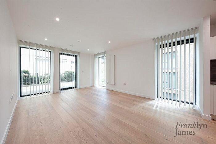 2 Bedroom Flat To Rent In Caravel House, Rendal Way, London, E16