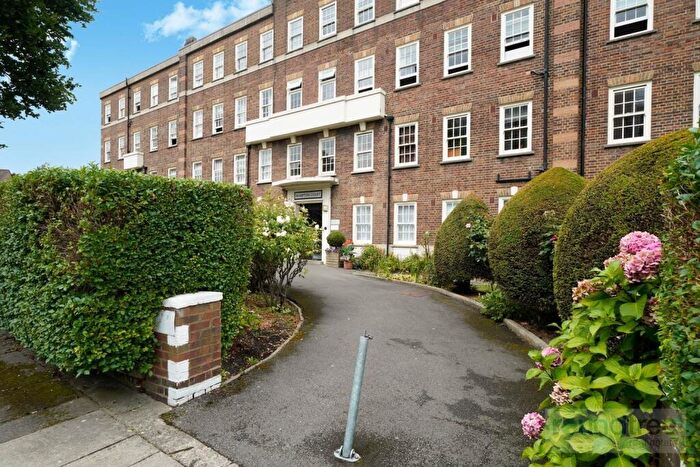 3 Bedroom Apartment For Sale In Brampton Court, Brampton Grove, NW4