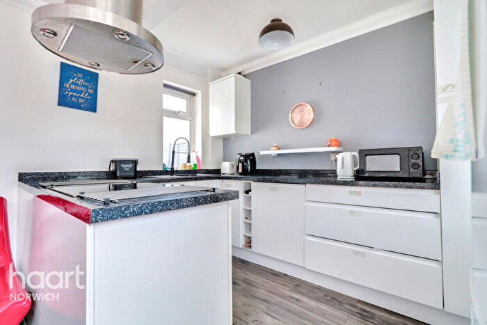 3 Bedroom Detached Bungalow For Sale In Bowthorpe Road, Norwich, NR5