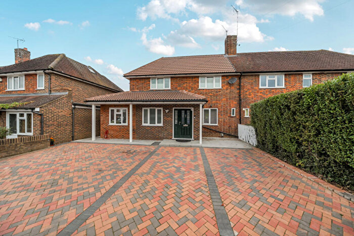 5 Bedroom Semi-Detached House For Sale In Drakes Drive, St. Albans, AL1