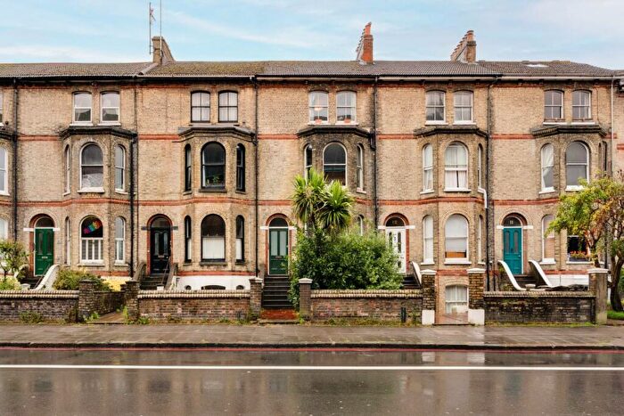 1 Bedroom Flat For Sale In Gladstone Terrace, Brighton, BN2