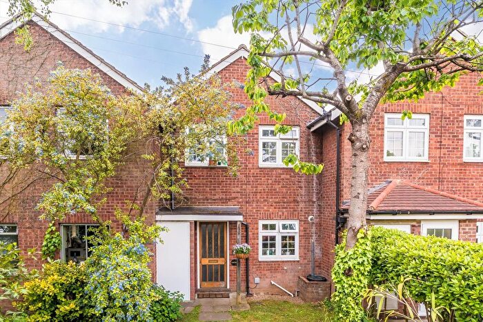 4 Bedroom Property To Rent In Hanworth Road, Hampton, TW12