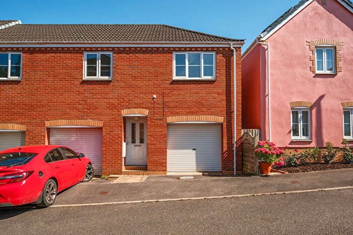 2 Bedroom Property To Rent In Raleigh Drive, Cullompton, EX15