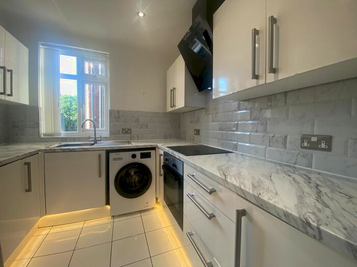 2 Bedroom Flat To Rent In Edge Grove, Liverpool, L7