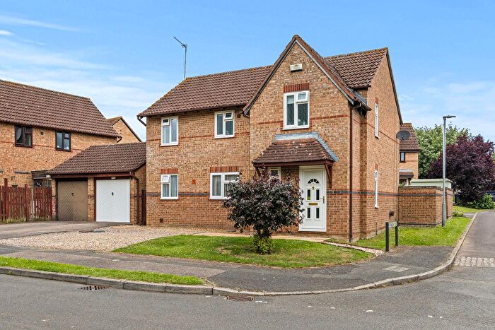 4 Bedroom Detached House For Sale In Sycamore Drive, Desborough, NN14