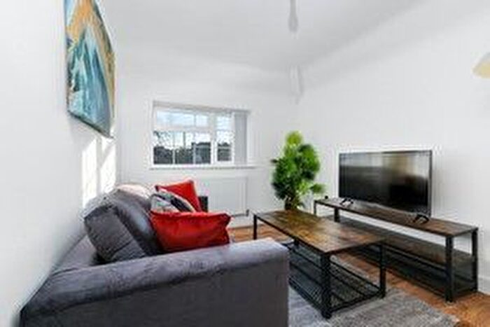 1 Bedroom Flat To Rent In Slough Road, Iver, SL0