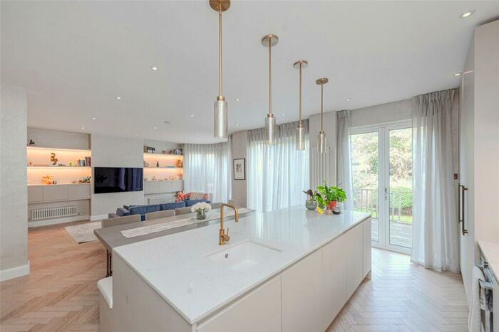 4 Bedroom Semi-Detached House To Rent In Trevelyan Gardens, London, NW10