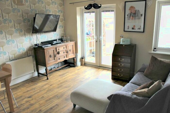 4 Bedroom Semi-Detached House To Rent In Cypress Road, Rugby, CV21