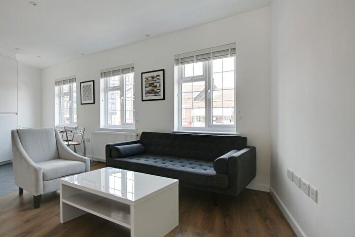 4 Bedroom Maisonette To Rent In Tudor Way, Southgate, N14