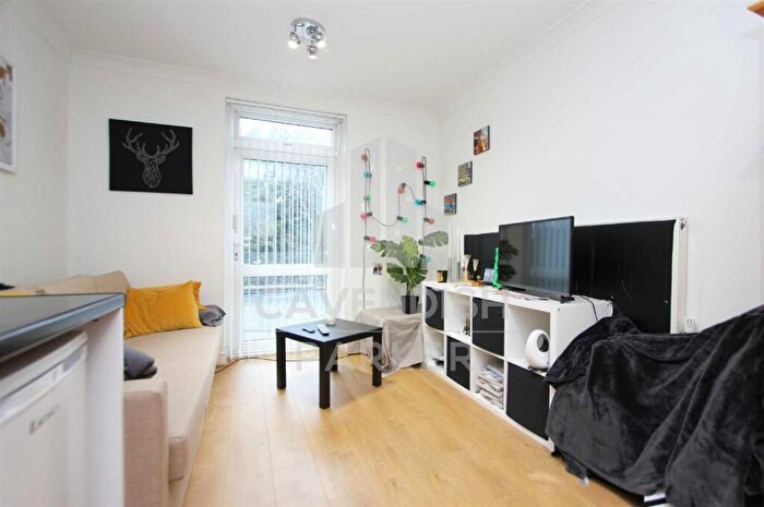 Studio To Rent In Manstone Road, Kilburn, London, NW2