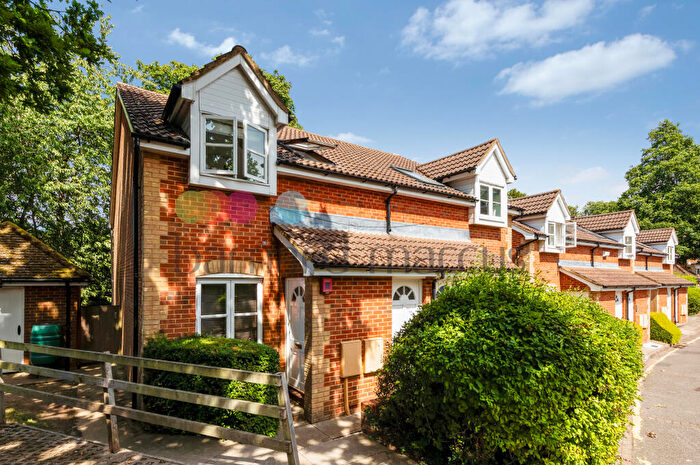 1 Bedroom Apartment To Rent In Rosamund Close, South Croydon, CR2