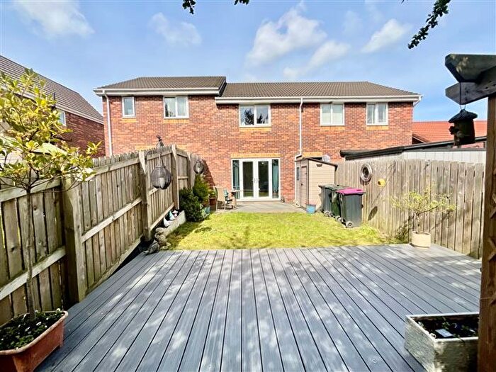 3 Bedroom Town House For Sale In Fairfields Way, Aston, Sheffield, S26