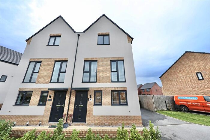 3 Bedroom Semi Detached House For Sale In Diversity Drive, Kingswood, Hull, HU7