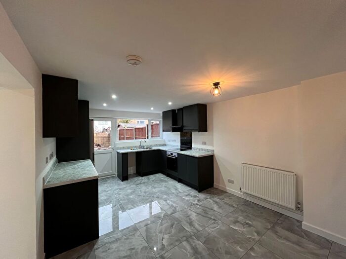 4 Bedroom Property To Rent In Linden Close, Crawley, RH10